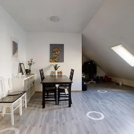 Kong Oscar Gate 11 Apt Apartment